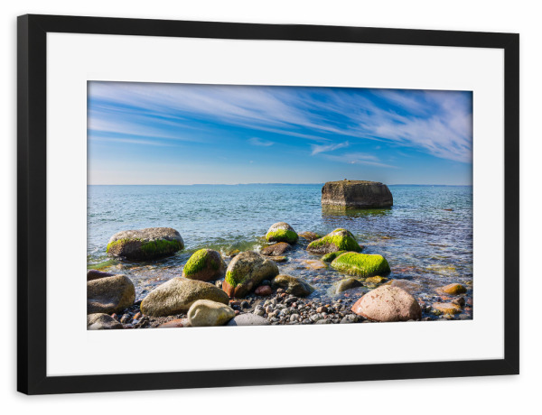 Poster mit Rahmen schwarz "Wolken, Ostsee, Findlinge" artboxONE - Natur,Reise,Reise / Strand und Meer