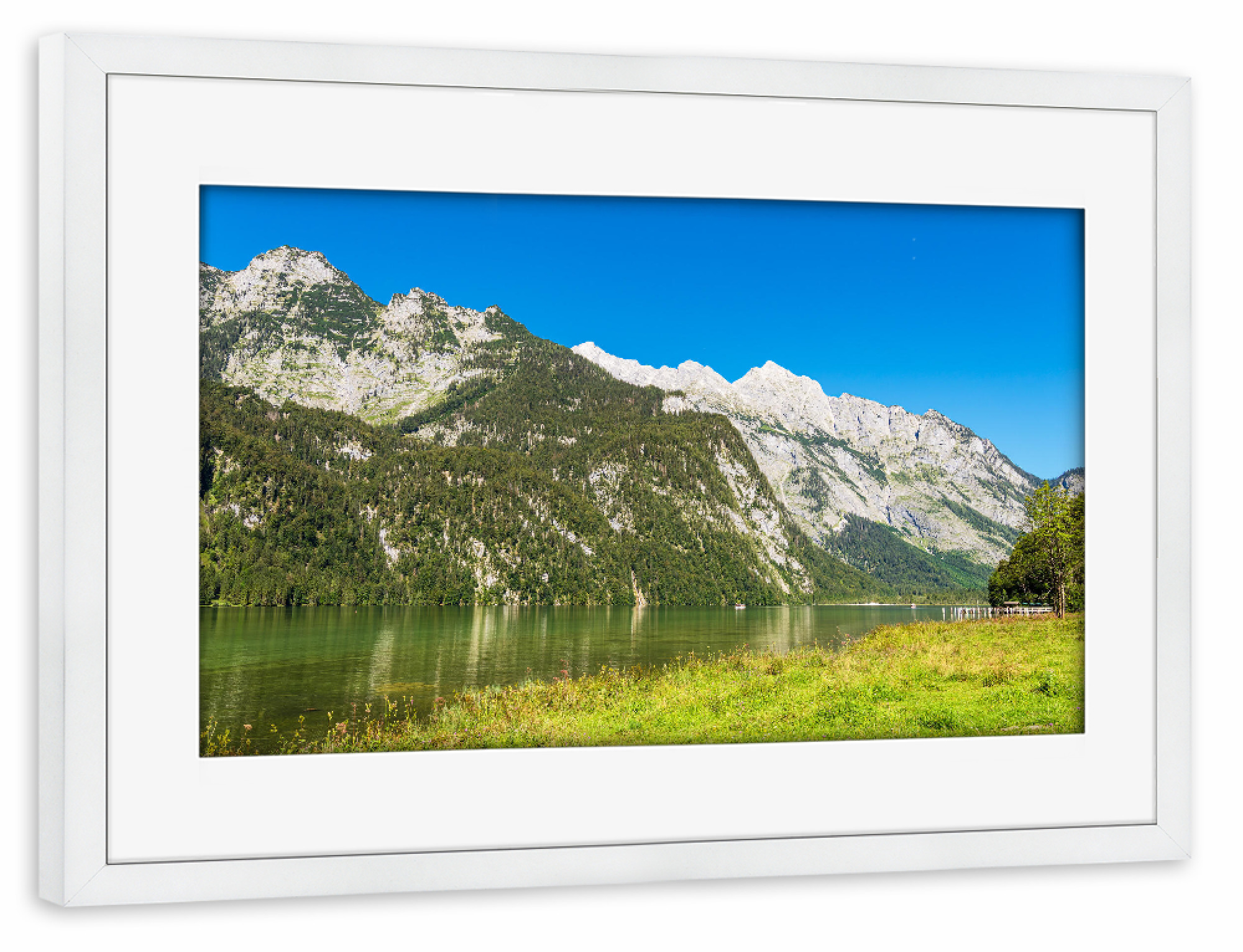 Poster mit Rahmen weiß "Gras, See, Berge" artboxONE - Natur,Reise