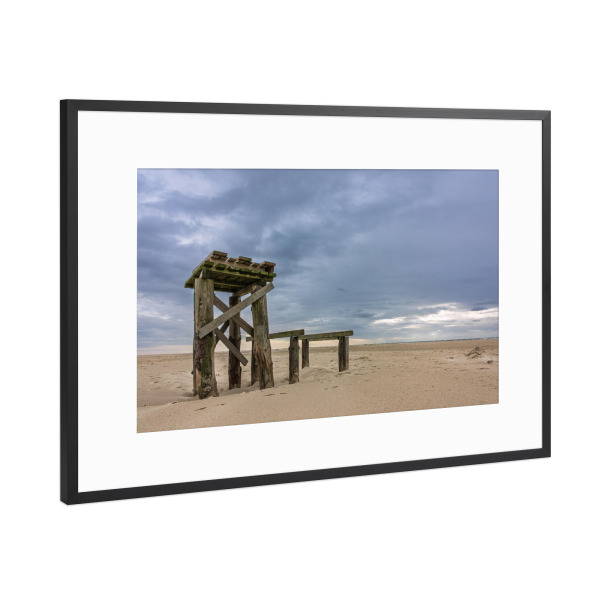 Poster mit Rahmen Schwarz (Metallic) "Holz, Sand, Strand" artboxONE - Natur,Reise,Architektur,Reise / Strand und Meer
