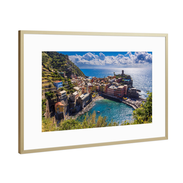 Poster mit Rahmen Gold "Felsen, Dorf, Hafen" artboxONE - Natur,Reise,Architektur,Reise / Strand und Meer,Reise / Länder