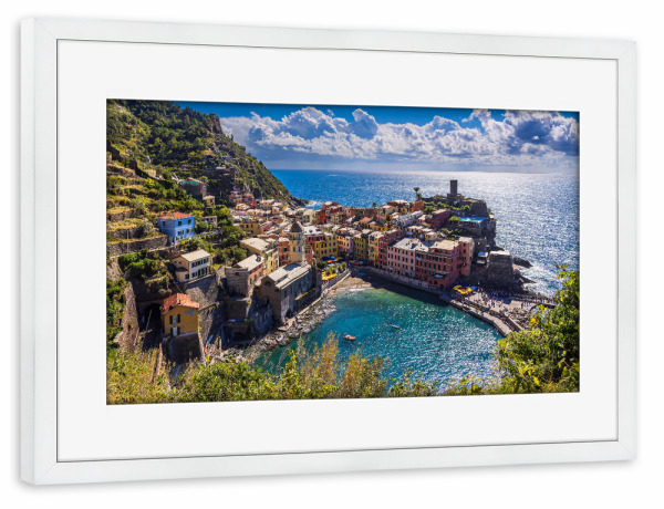 Poster mit Rahmen weiß "Felsen, Dorf, Hafen" artboxONE - Natur,Reise,Architektur,Reise / Strand und Meer,Reise / Länder