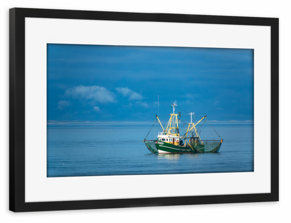 Poster mit Rahmen schwarz "Himmel, Kutter und Nordsee" artboxONE - Natur,Reise,Reise / Strand und Meer