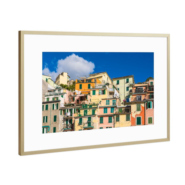 Poster mit Rahmen Gold "Bunte Häuser und Wolken" artboxONE - Reise,Architektur,Reise / Länder