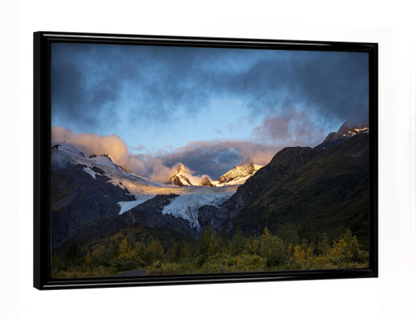 Poster mit schwarzem Rahmen "Junger Morgen am Gletscher" artboxONE - Natur,Reise - Berge,Gletscher,Morgenlicht,Alaska,Herbst,Landschaft