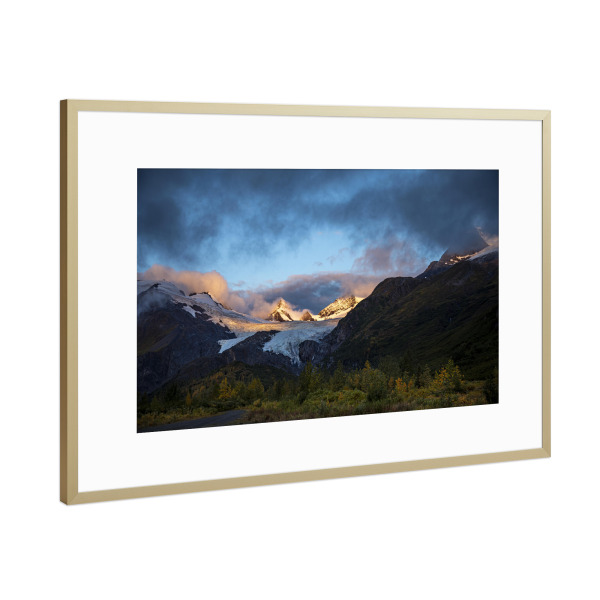 Poster mit Rahmen Gold "Junger Morgen am Gletscher" artboxONE - Natur,Reise - Berge,Gletscher,Morgenlicht,Alaska,Herbst,Landschaft