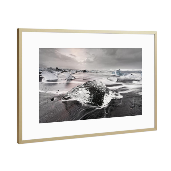 Poster mit Rahmen Gold "Spielball der Wellen" artboxONE - Natur,Reise,Reise / Strand und Meer