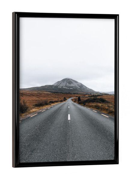 Poster mit schwarzem Rahmen "A Mountain Road" artboxONE - Natur,Reise,Reise / Länder - Mountain,Berg,Landscape,Road,Straße,Moody,Landschaft