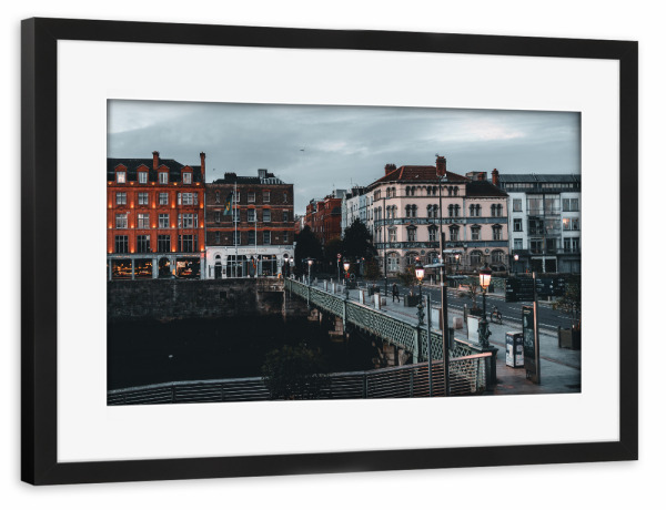 Poster mit Rahmen schwarz "Moody City" artboxONE - Städte,Reise,Architektur,Reise / Länder - City,Stadt,Moody,Bridge,Dublin,Brücke,Architektur