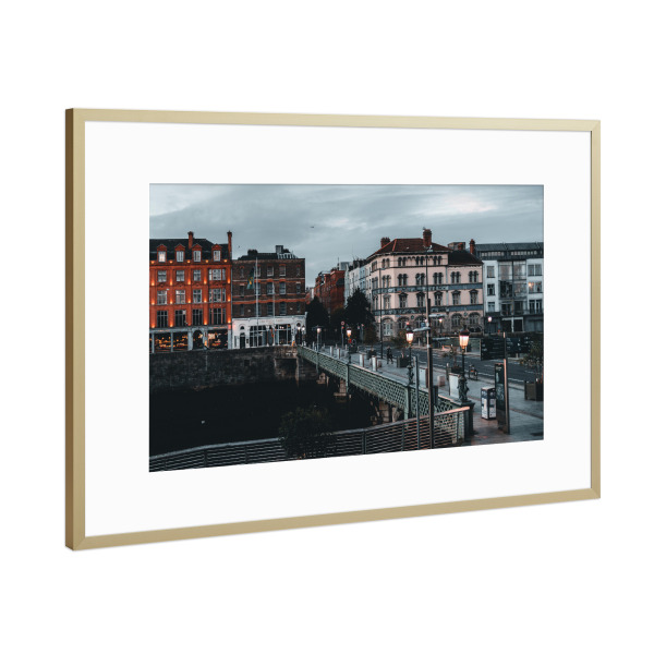 Poster mit Rahmen Gold "Moody City" artboxONE - Städte,Reise,Architektur,Reise / Länder - City,Stadt,Moody,Bridge,Dublin,Brücke,Architektur