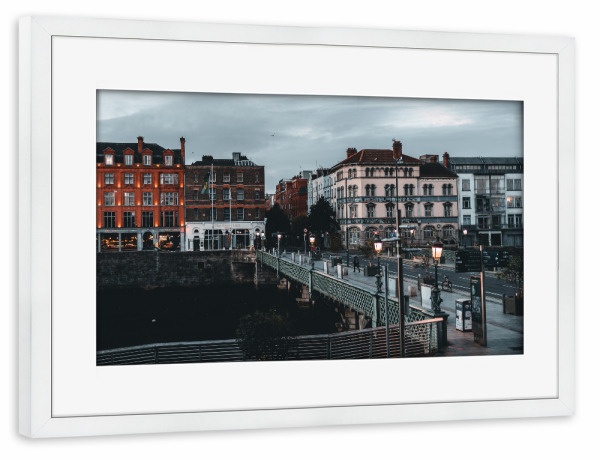 Poster mit Rahmen weiß "Moody City" artboxONE - Städte,Reise,Architektur,Reise / Länder - City,Stadt,Moody,Bridge,Dublin,Brücke,Architektur