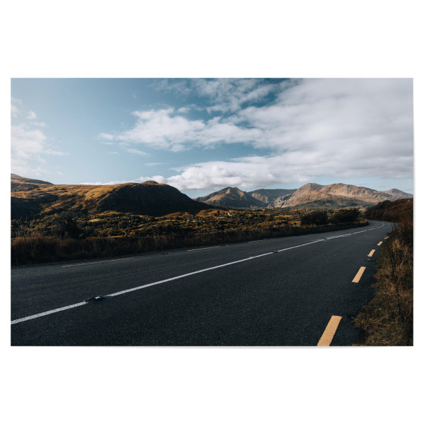 Poster "Die Straße ins Nichts" artboxONE - Natur,Reise,Reise / Länder - Straße,Road,Landschaft,Berge,Landscape,Mountain,Clouds,Wolken