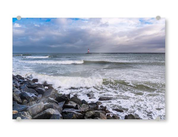 Acrylglasbild "Wolken, Molenturm, Wellen, Steine" artboxONE - Natur,Reise,Architektur,Reise / Strand und Meer
