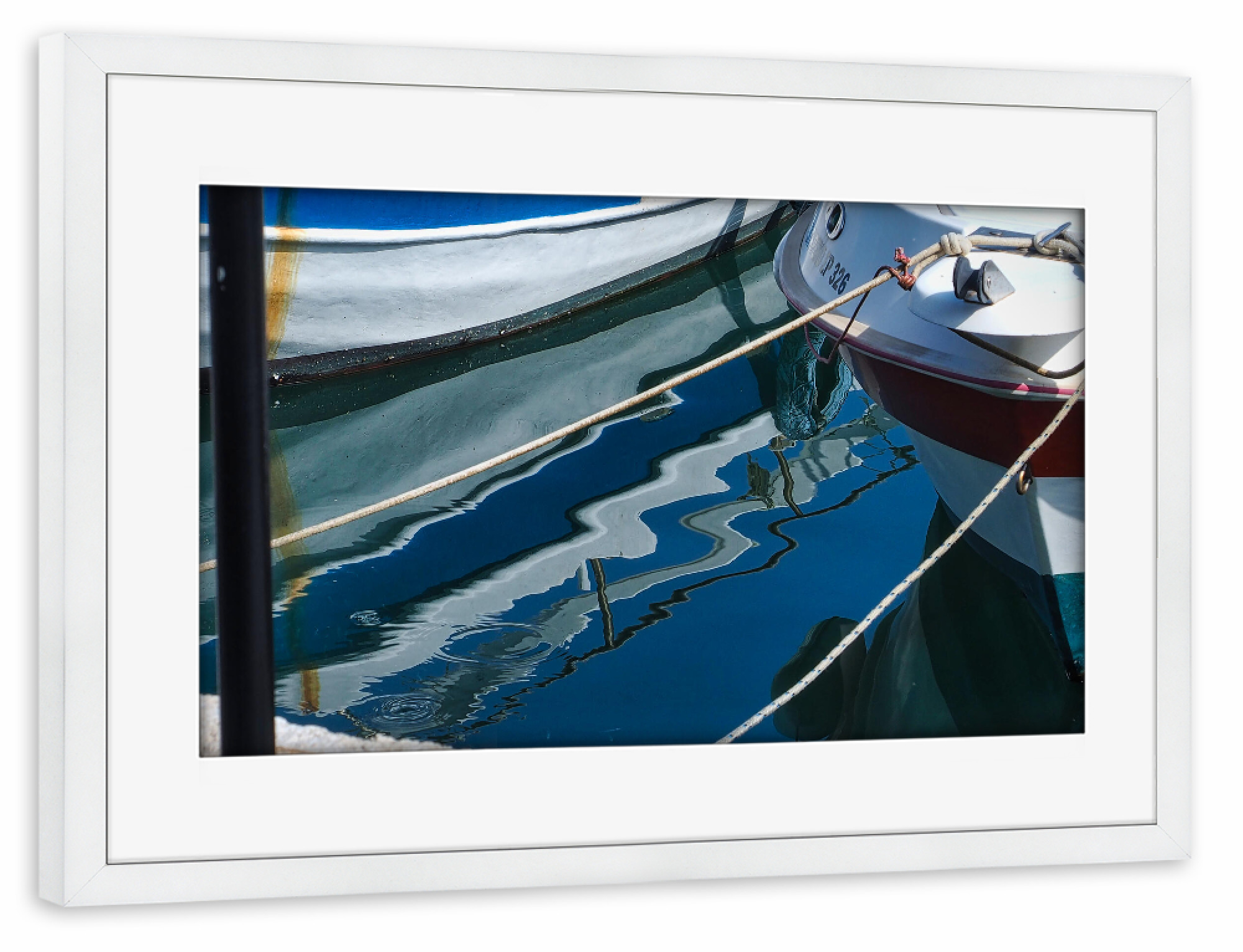 Poster mit Rahmen weiß "Spiegelung im Hafen" artboxONE - Natur,Reise,Reise / Strand und Meer