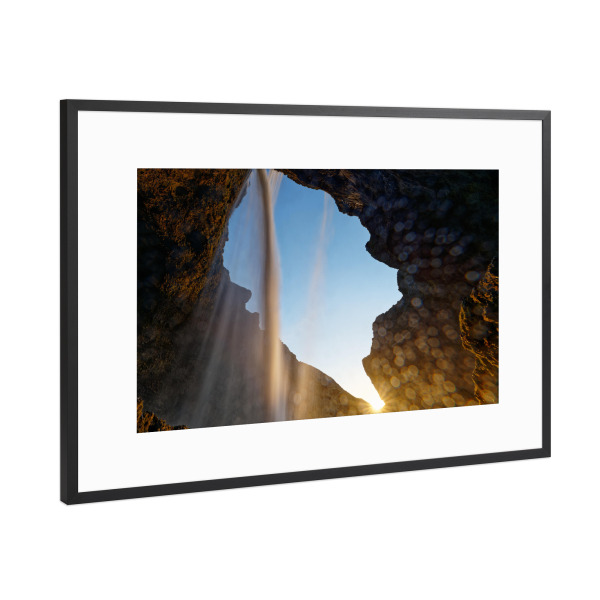 Poster mit Rahmen Schwarz (Metallic) "Im Wasserfall" artboxONE - Natur,Reise,Reise / Länder