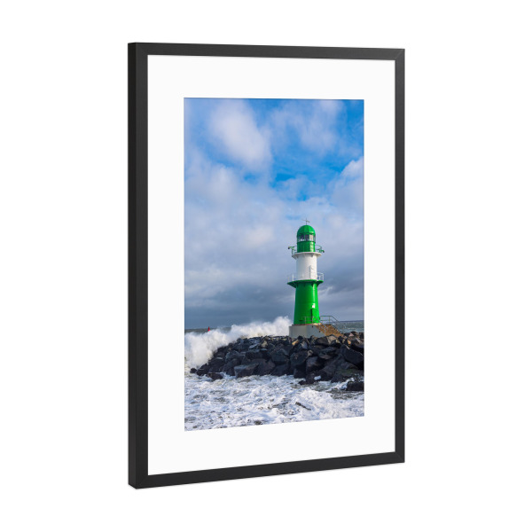 Poster mit Rahmen Schwarz (Metallic) "Wolken, Mole, Wellen" artboxONE - Natur,Reise,Architektur,Reise / Strand und Meer