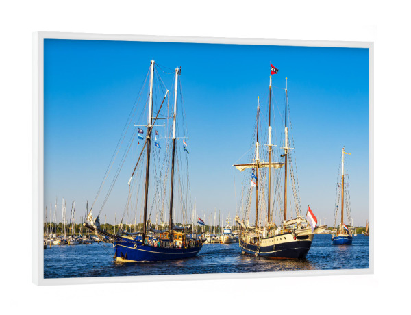 Poster mit weißem Rahmen "Warnow, Himmel, Windjammer" artboxONE - Natur,Reise