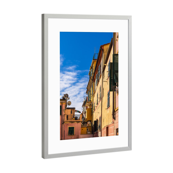 Poster mit Rahmen Silber "Fenster, Häuser, Dorf" artboxONE - Reise,Architektur