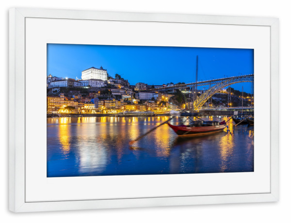 Poster mit Rahmen weiß "Douro Ufer in Porto" artboxONE - Städte,Architektur - Porto,Portugal,Nacht,Bruecke,Stadtansicht,Architektur,Stadt