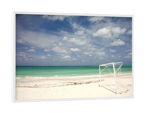 Poster mit weißem Rahmen "Traumstrand Karibik" artboxONE - Reise / Strand und Meer - Karibik,Traumstrand,Cayo levisa,Kuba,Tor,Fussballtor,Strand