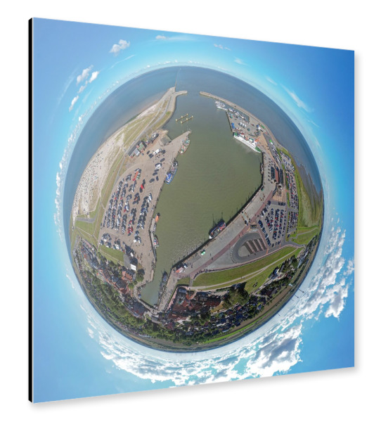 Alu-Dibond "Neuharlingersiel - Fährhafen; 50m" 30x30 cm artboxONE