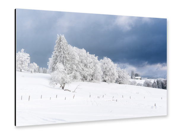 Alu-Dibond "Wolken, Bäume, Zaun und Schnee" 30x20 cm artboxONE