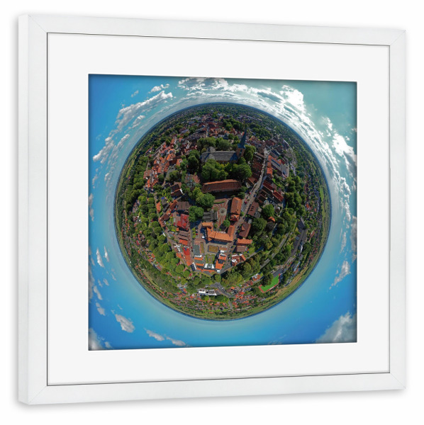 Poster mit Rahmen weiß "Esens - Sonnenplatz aus 70m Höhe" artboxONE - Städte,Reise,Architektur,Reise / Strand und Meer,Städte / Weitere