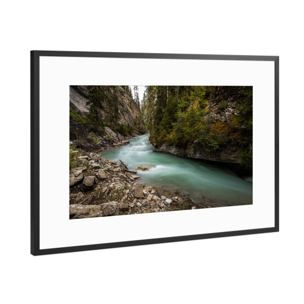 Poster mit Rahmen Schwarz (Metallic) "Johnston Canyon in Kanada" artboxONE - Natur,Reise
