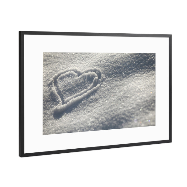 Poster mit Rahmen Schwarz (Metallic) "Schnee Herz" artboxONE - Natur,Abstrakt,Schwarzweiß,Liebe