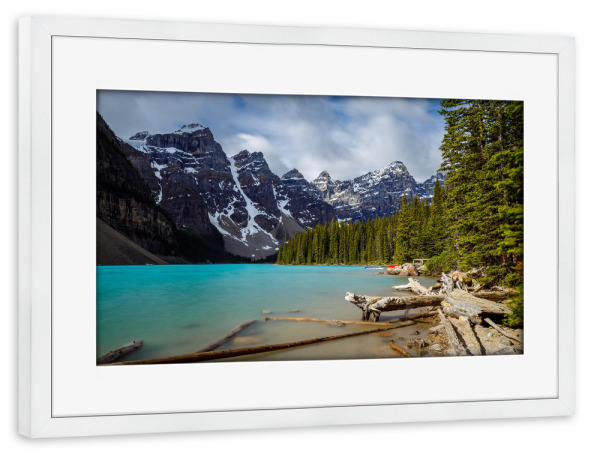 Poster mit Rahmen weiß "Der Lake Moraine" artboxONE - Natur,Reise - Kanada,Rocky mountains,Lake moraine,Bergsee,Banff,Berge,Landschaft,Natur,See