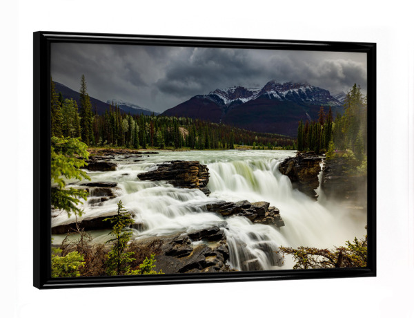 Poster mit schwarzem Rahmen "Die Athabasca Wasserfälle" artboxONE - Natur,Reise