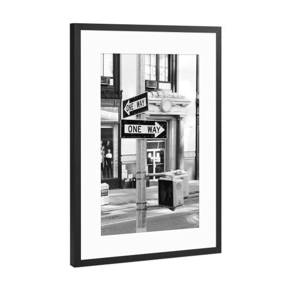Poster mit Rahmen Schwarz (Metallic) "New York City - One Way Street" artboxONE - Städte,Städte / New York,Reise,Schwarzweiß,Architektur