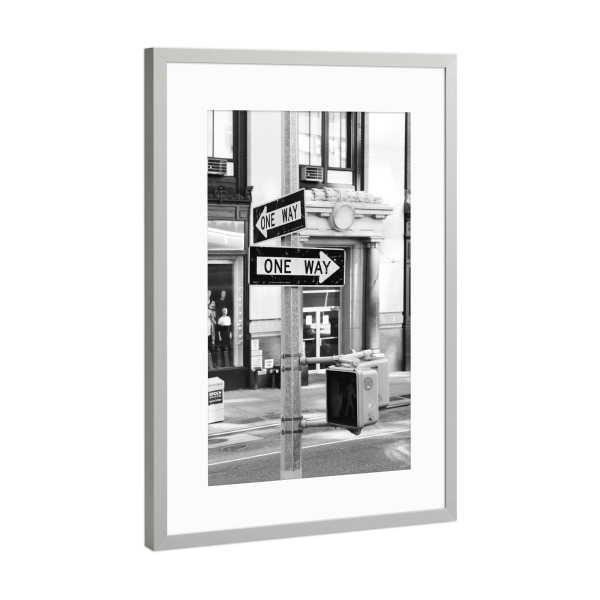 Poster mit Rahmen Silber "New York City - One Way Street" artboxONE - Städte,Städte / New York,Reise,Schwarzweiß,Architektur