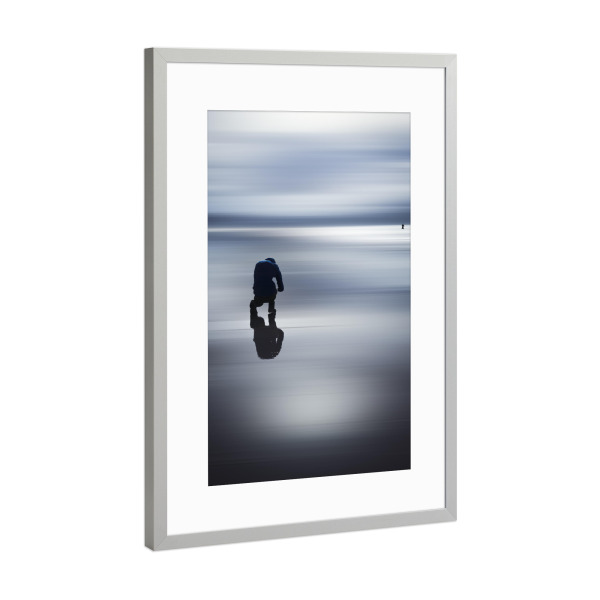 Poster mit Rahmen Silber "The Shot" artboxONE - Natur,Reise,Abstrakt,Reise / Strand und Meer - Abstrakt,Meer,Personen,Fotograf,Küste,See,Blau