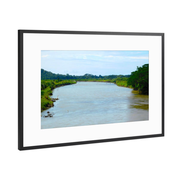 Poster mit Rahmen Schwarz (Metallic) "Flusslandschaft in Costa Rica" artboxONE - Natur,Reise,Reise / Länder