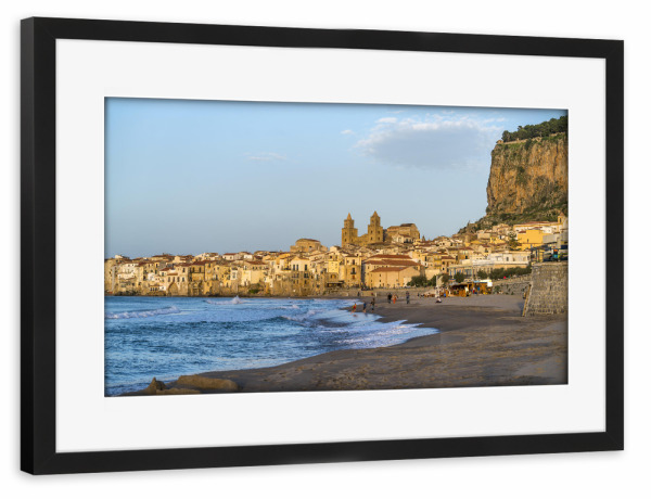 Poster mit Rahmen schwarz "Cefalu, Sizilien" artboxONE - Reise / Strand und Meer - Italien,Sizilien,Süditalien,Cefalu,Altstadt,Strand,Kathedrale