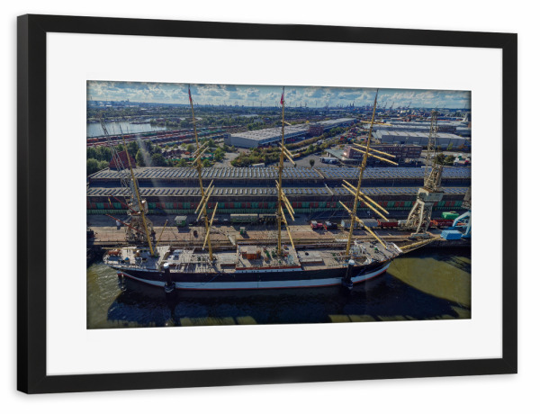 Poster mit Rahmen schwarz "Museumsschiff "Peking" -Pano high" artboxONE - Städte,Städte / Hamburg,Reise,Architektur,Reise / Länder