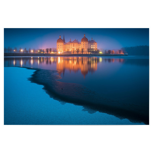 Poster 30x20 cm "Winter in Moritzburg" artboxONE - Natur,Reise,Weihnachten - Dresden,Sachsen,Schnee,Deutschland,Lichter,Abend