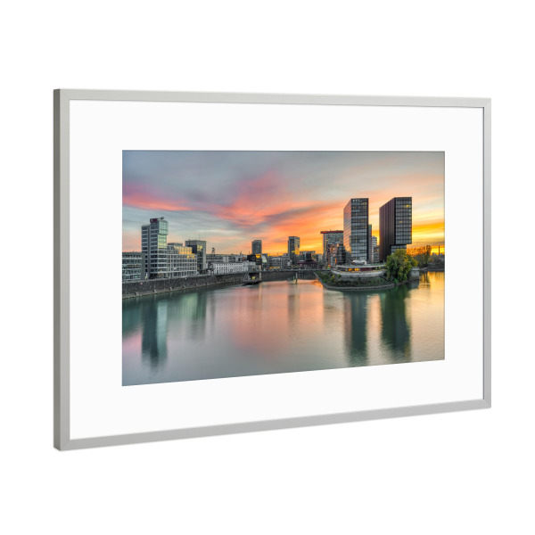 Poster mit Rahmen Silber "Medienhafen in Düsseldorf" artboxONE - Städte,Reise,Städte / Düsseldorf