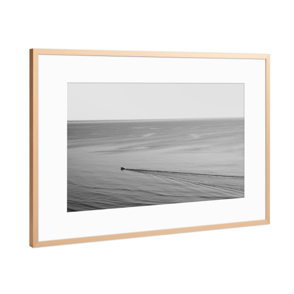 Poster mit Rahmen Kupfer "Ein abendlicher Bootsausflug (S/W)" artboxONE - Natur,Reise,Reise / Strand und Meer,Reise / Länder