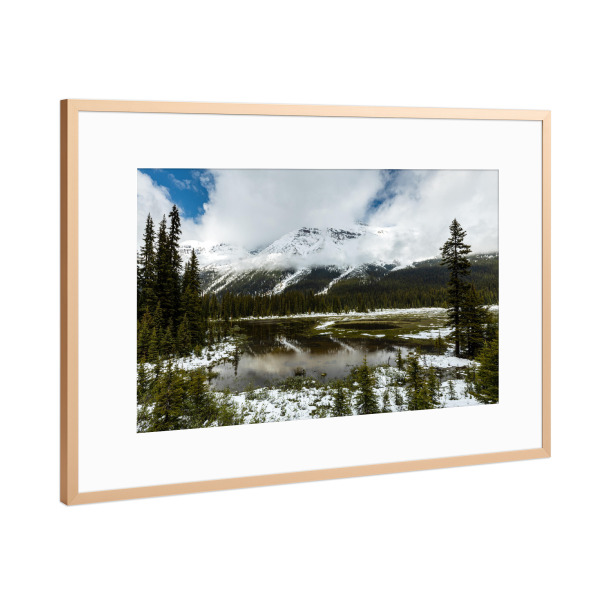 Poster mit Rahmen Kupfer "Rocky Mountains im Schnee" artboxONE - Natur