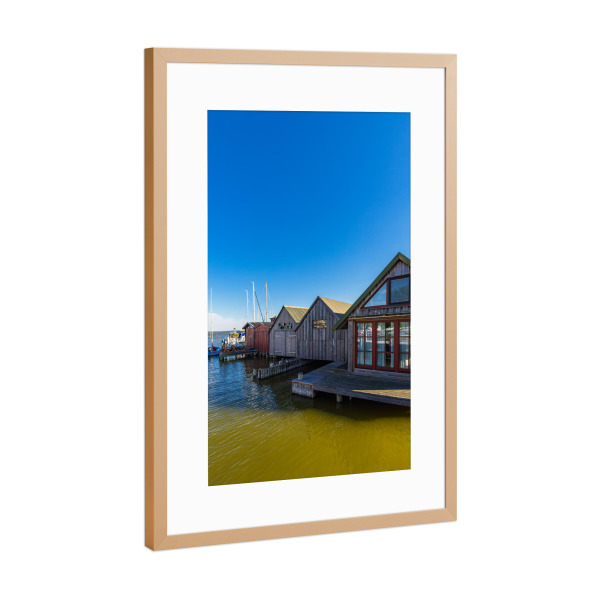 Poster mit Rahmen Kupfer "Bodden mit Bootshäuser" artboxONE - Natur,Reise,Architektur