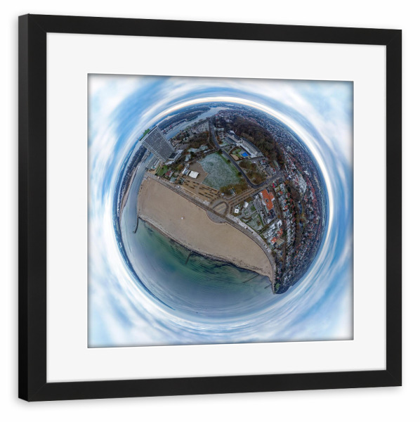 Poster mit Rahmen schwarz "Travemünde - Strandpromenade" artboxONE - Städte,Reise,Architektur,Reise / Strand und Meer,Reise / Länder