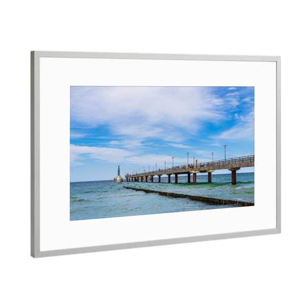 Poster mit Rahmen Silber "Wolken, Seebrücke, Buhne, Meer" artboxONE - Natur,Reise,Architektur,Reise / Strand und Meer