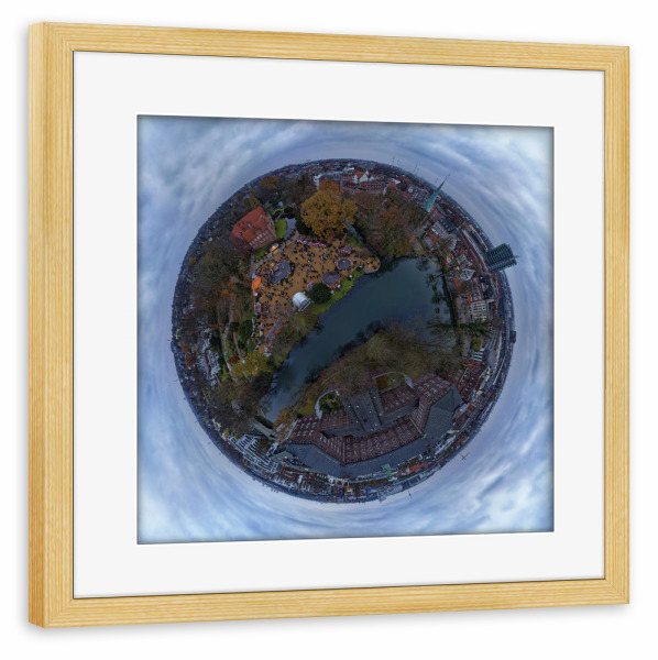 Poster mit Rahmen kiefer "Weihnachtsmarkt - Bergedorf" artboxONE - Städte,Städte / Hamburg,Reise,Architektur,Reise / Länder