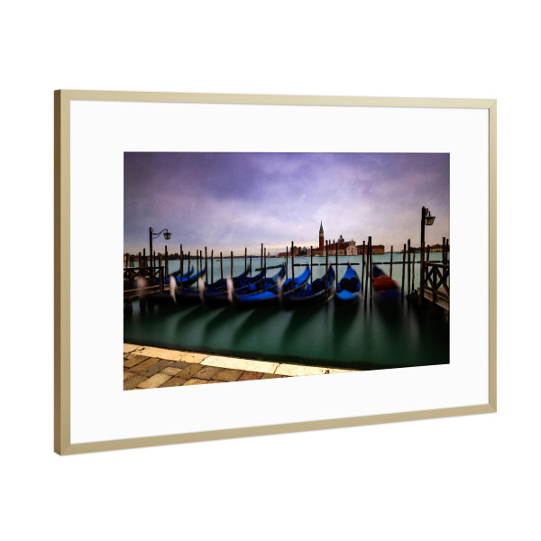 Poster mit Rahmen Gold "Gondeln am Markusplatz" artboxONE - Architektur,Städte / Venedig - Gondeln,Venedig,Markusplatz,St. giorgio,Italien