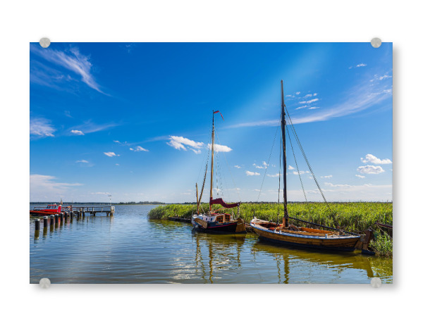 Acrylglasbild "Wolken, Boote, Schilf" artboxONE - Natur,Reise
