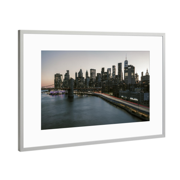 Poster mit Rahmen Silber "Die Stadt New York" artboxONE - Städte,Städte / New York,Reise,Architektur,Reise / Länder