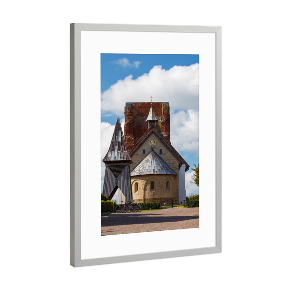 Poster mit Rahmen Silber "Die alte Kirche auf Pellworm" artboxONE - Architektur