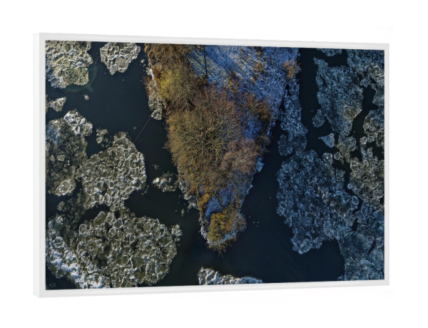 Poster mit weißem Rahmen "Eisteiler -Landspitze im Treib-Eis" artboxONE - Städte,Natur,Reise,Reise / Länder,Städte / Weitere