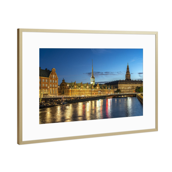 Poster mit Rahmen Gold "Abenddämmerung in Kopenhagen" artboxONE - Architektur,Städte / København